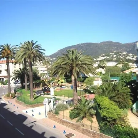 2 Pieces Climatise, 300m Plages, Piscine Apartment